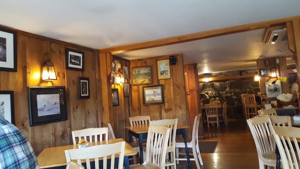 Daniels | restaurant | 48 Main St, Henniker, NH 03242, USA | 6034287621 OR +1 603-428-7621