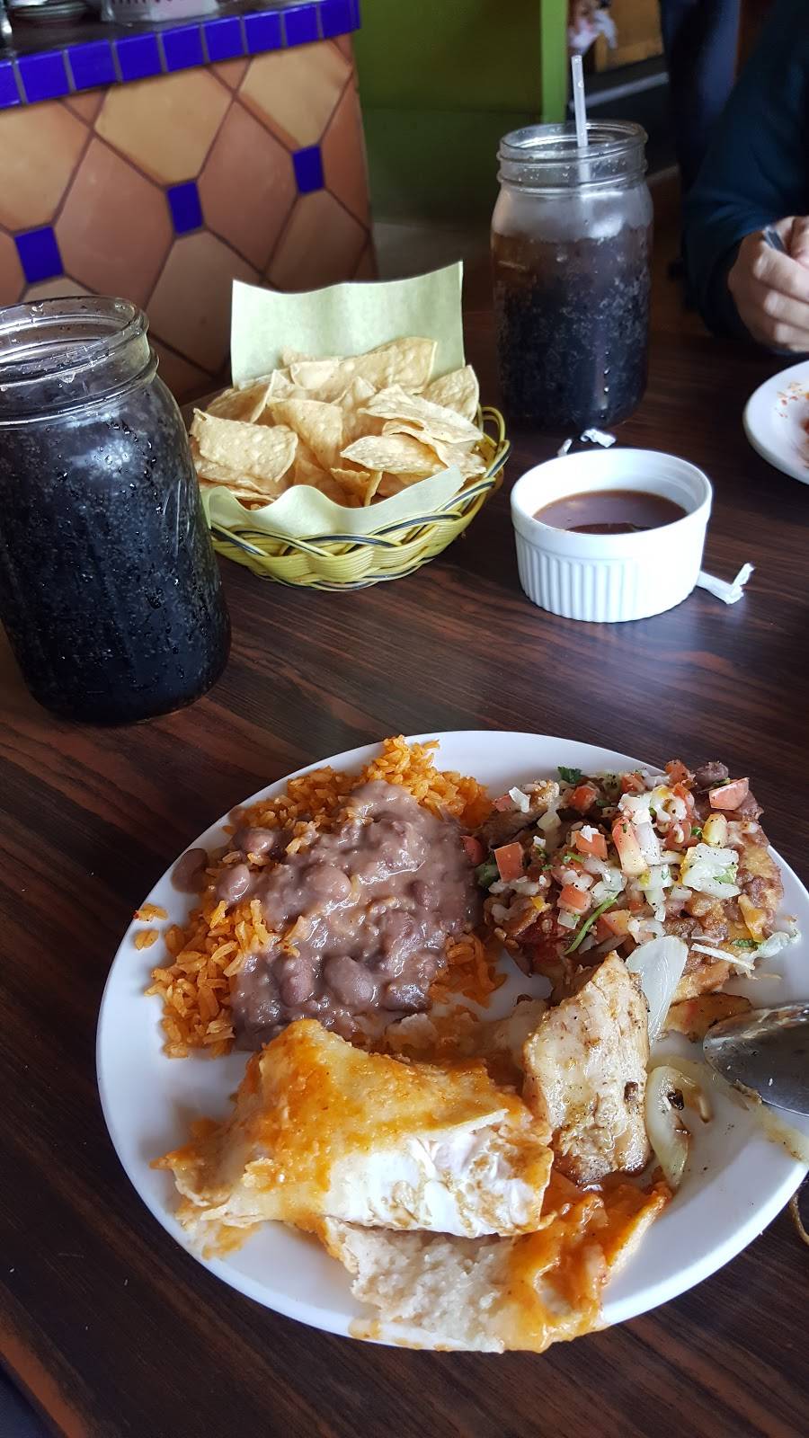 La Mina Mexican Restaurant | restaurant | 354 Oak St, Bakersfield, CA 93304, USA | 6613221087 OR +1 661-322-1087