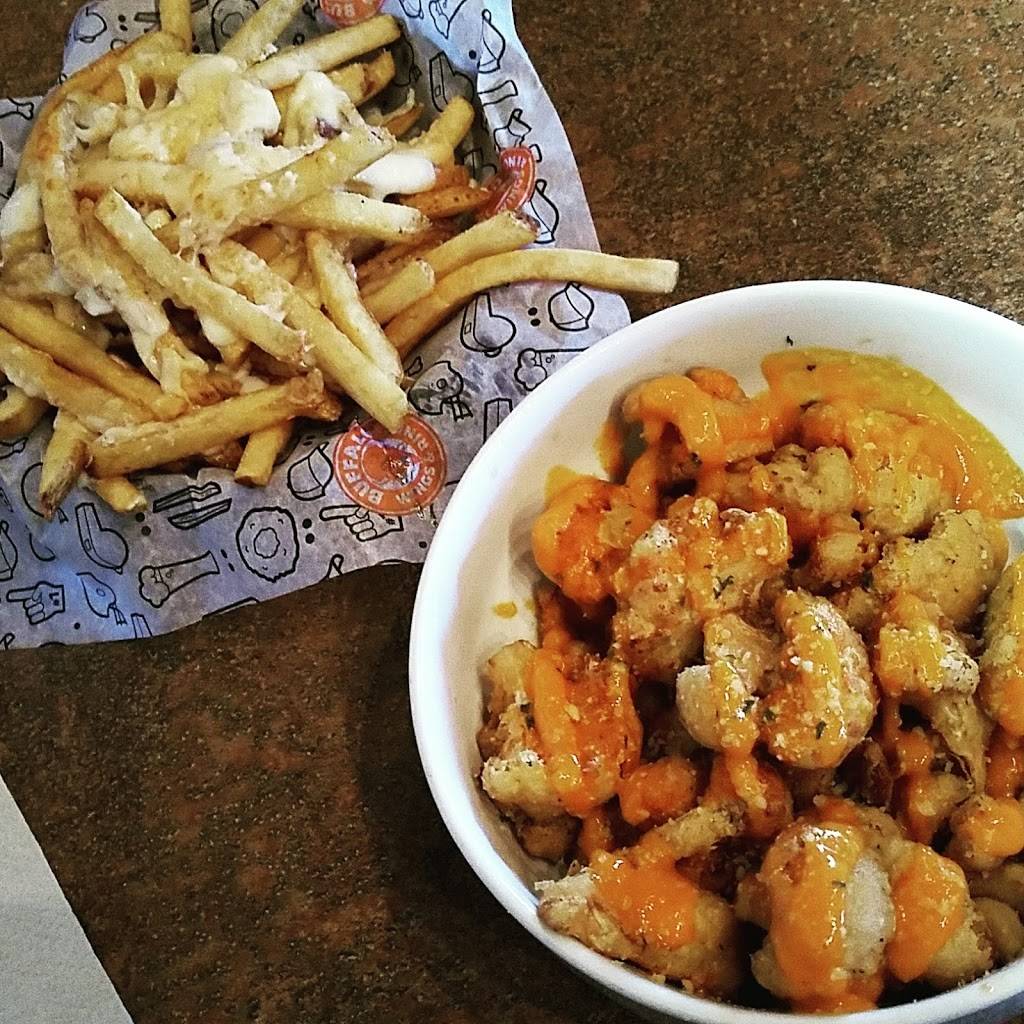 Buffalo Wings & Rings | restaurant | 1910 Hospitality Drive, Jasper, IN 47546, USA | 8124829464 OR +1 812-482-9464