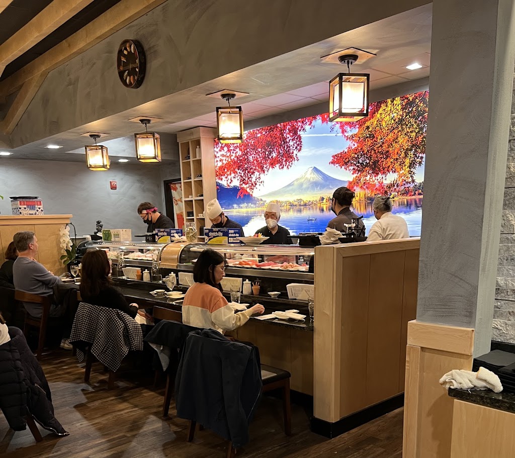 Matsutake Sushi and Sake Bar | restaurant | 1492 North Point Village Center, Reston, VA 20194, USA | 7038804880 OR +1 703-880-4880