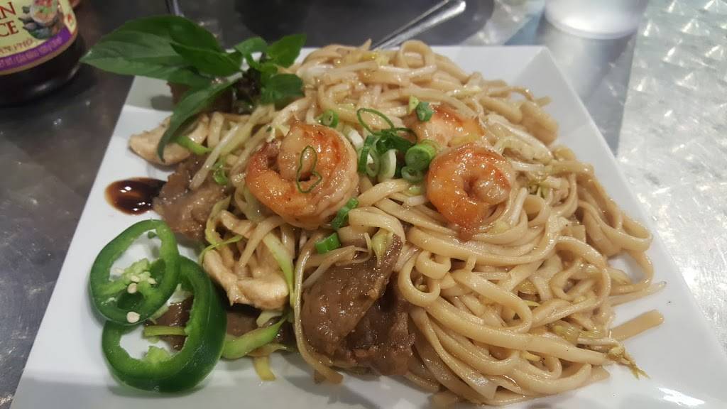 Nom Nom Noodles | meal takeaway | 1635 Eldridge Pkwy #400, Houston, TX 77077, USA | 2814976028 OR +1 281-497-6028