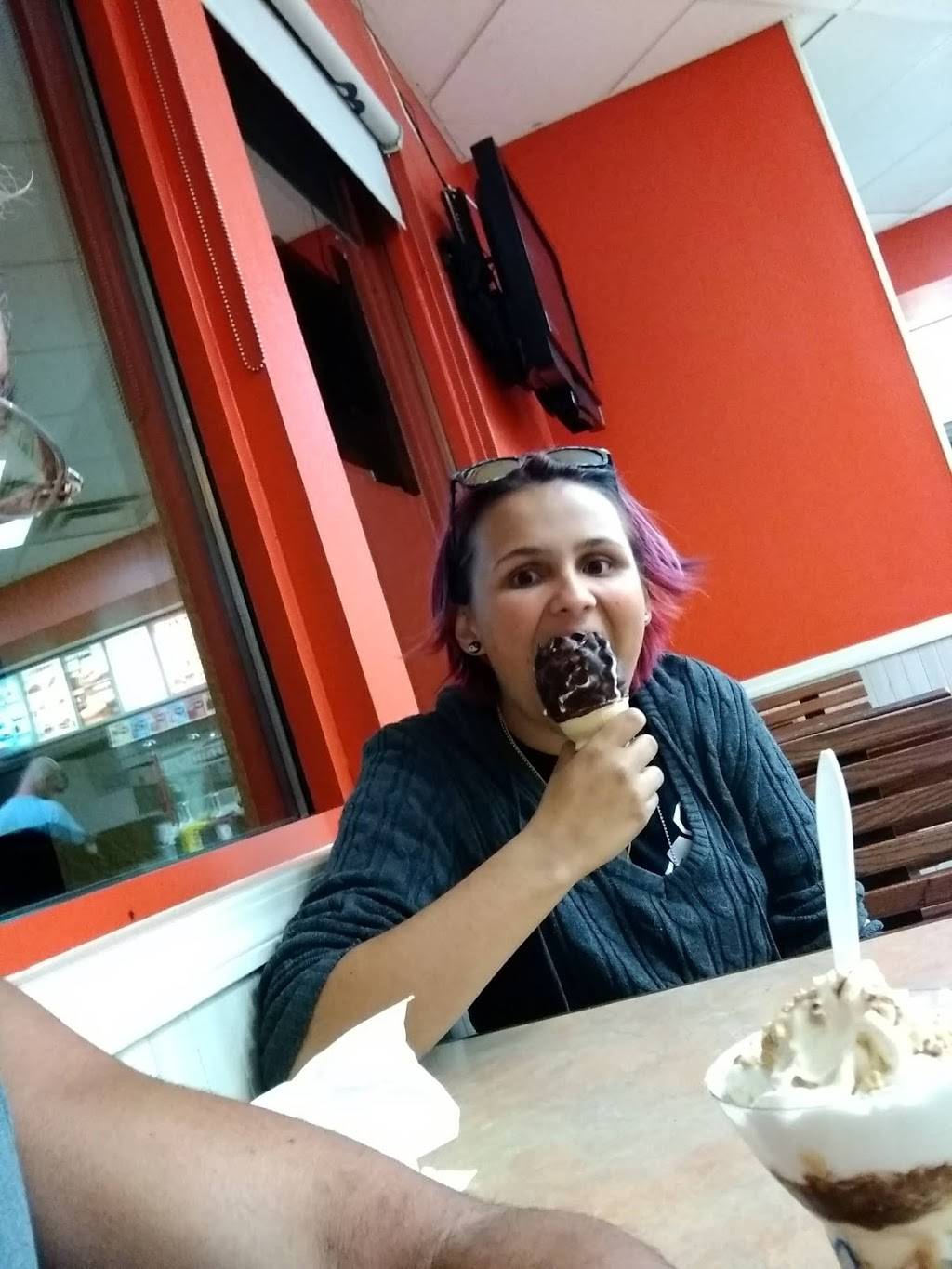 Wienerschnitzel | restaurant | 42092 Washington St, Bermuda Dunes, CA 92201, USA | 7602004467 OR +1 760-200-4467