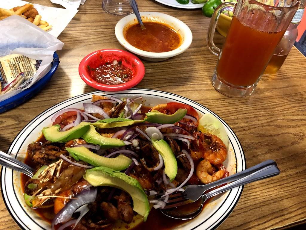 Las Cazuelitas | restaurant | 300 Oak St, Bakersfield, CA 93304, USA | 6616339745 OR +1 661-633-9745