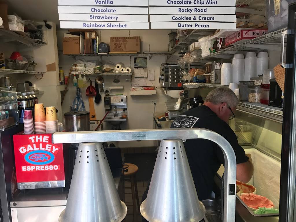 The Galley | restaurant | 2804 Emerson St, San Diego, CA 92106, USA | 6192341134 OR +1 619-234-1134