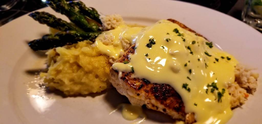 Table 9 Seafood Restaurant & Oyster Bar | restaurant | 1104 W Fort Macon Rd, Atlantic Beach, NC 28512, USA | 2524999032 OR +1 252-499-9032