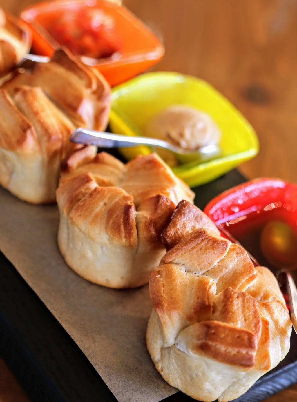 Sebastians Bistro | restaurant | 1114 Cayman Way, Lake Buena Vista, FL 32830, USA | 4079395277 OR +1 407-939-5277