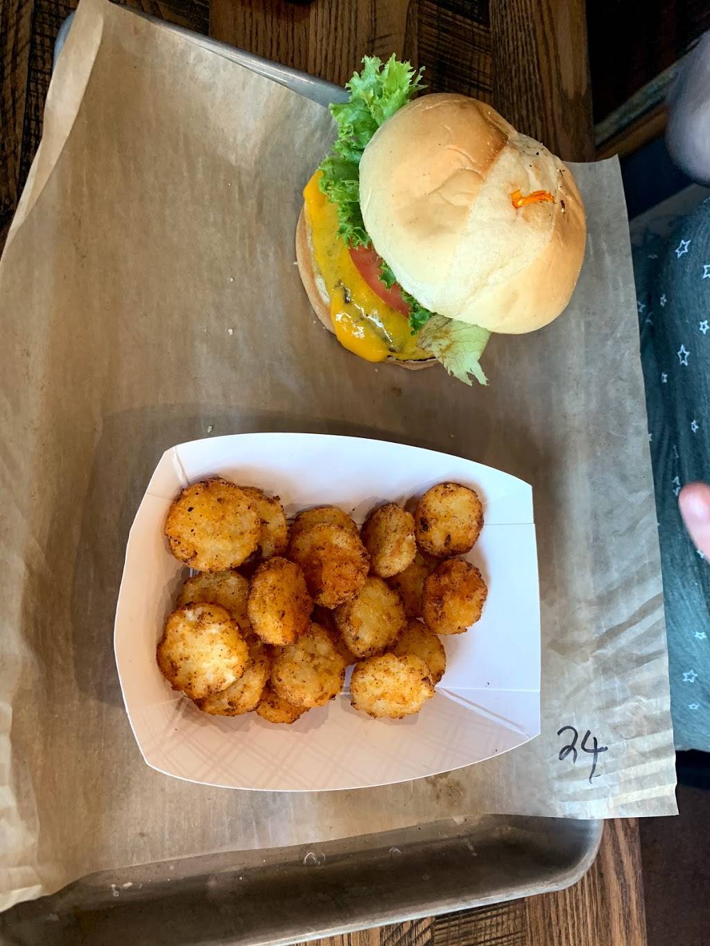 Scooters Triple Bs | restaurant | 3840 S Hurstbourne Pkwy, Louisville, KY 40299, USA | 5027493138 OR +1 502-749-3138