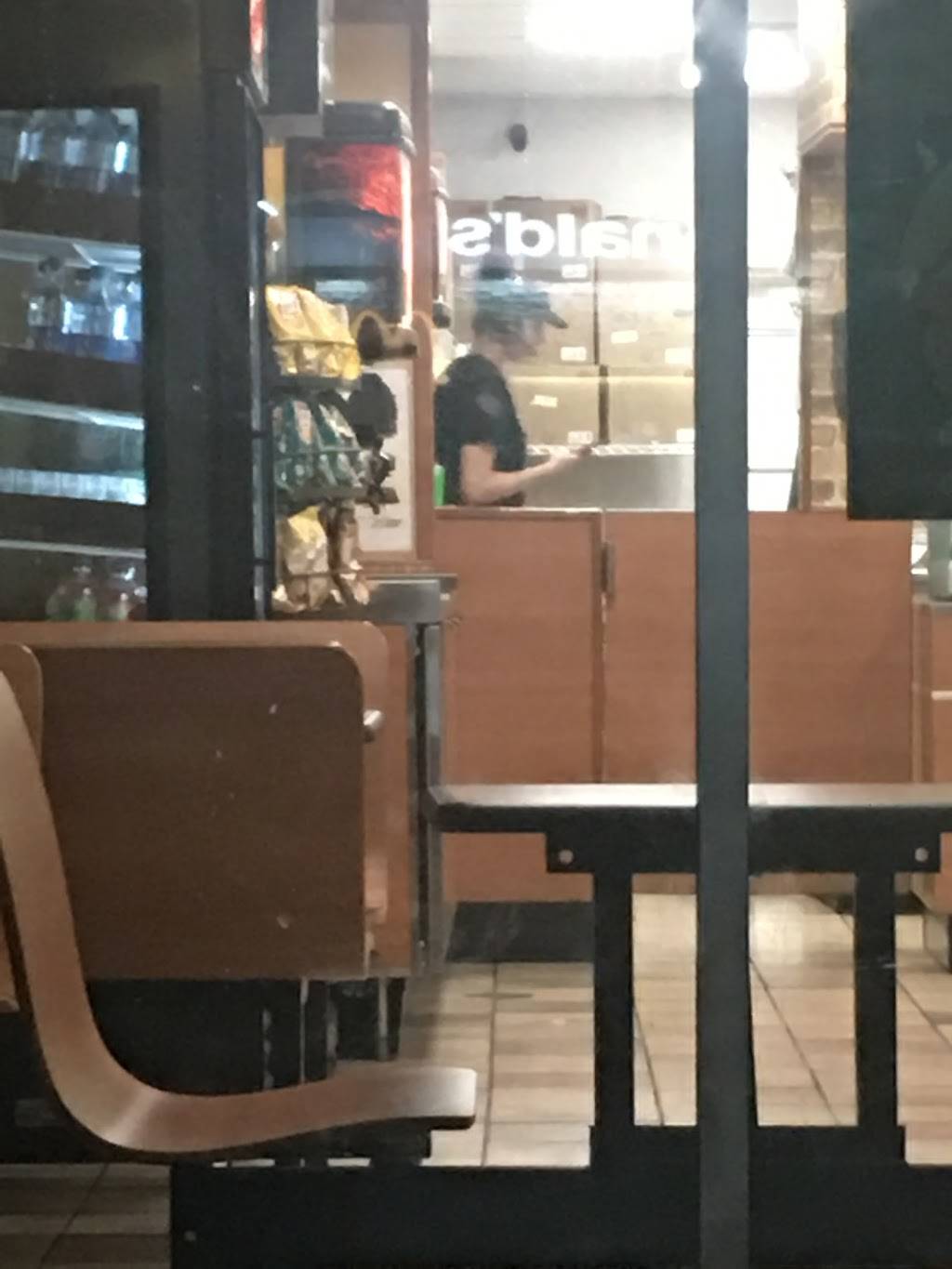 Subway | restaurant | 3842 E Shelby Dr, Memphis, TN 38118, USA | 9013683211 OR +1 901-368-3211