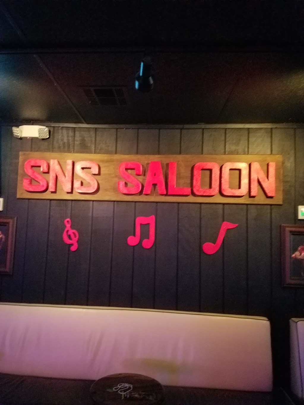 Saddle N Spurs Saloon | restaurant | 2333 N Jones Blvd # 108, Las Vegas, NV 89108, USA | 7026466292 OR +1 702-646-6292