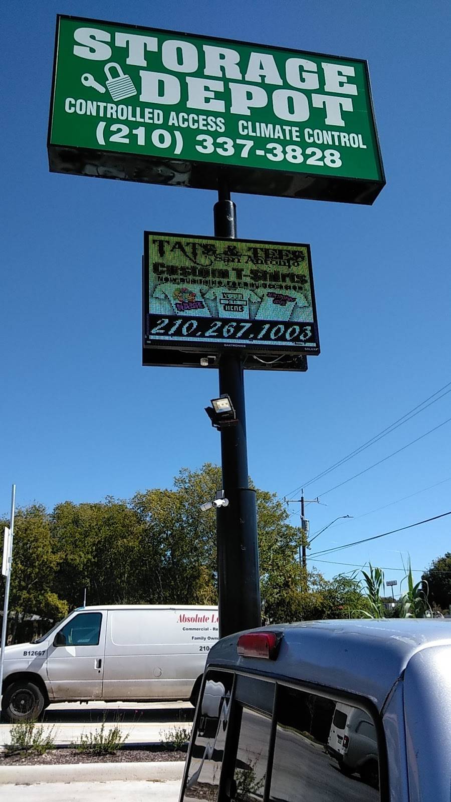 Glorias Frutería | restaurant | 3007 Rigsby Ave, San Antonio, TX 78222, USA | 2109821153 OR +1 210-982-1153