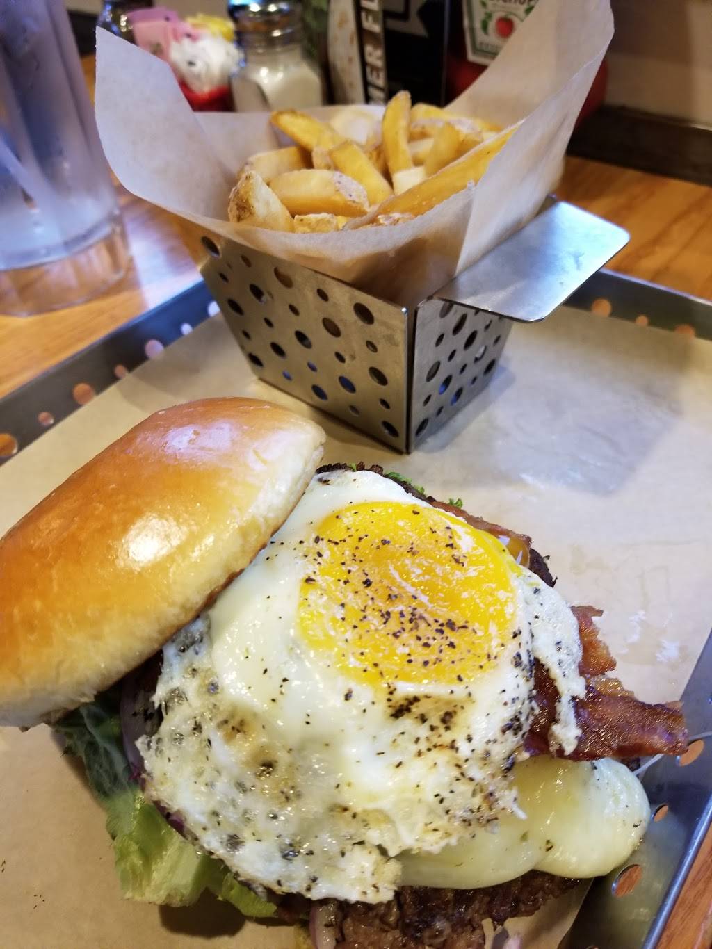 Chilis Grill & Bar | meal takeaway | 1525 Manheim Pike, Lancaster, PA 17601, USA | 7175602142 OR +1 717-560-2142