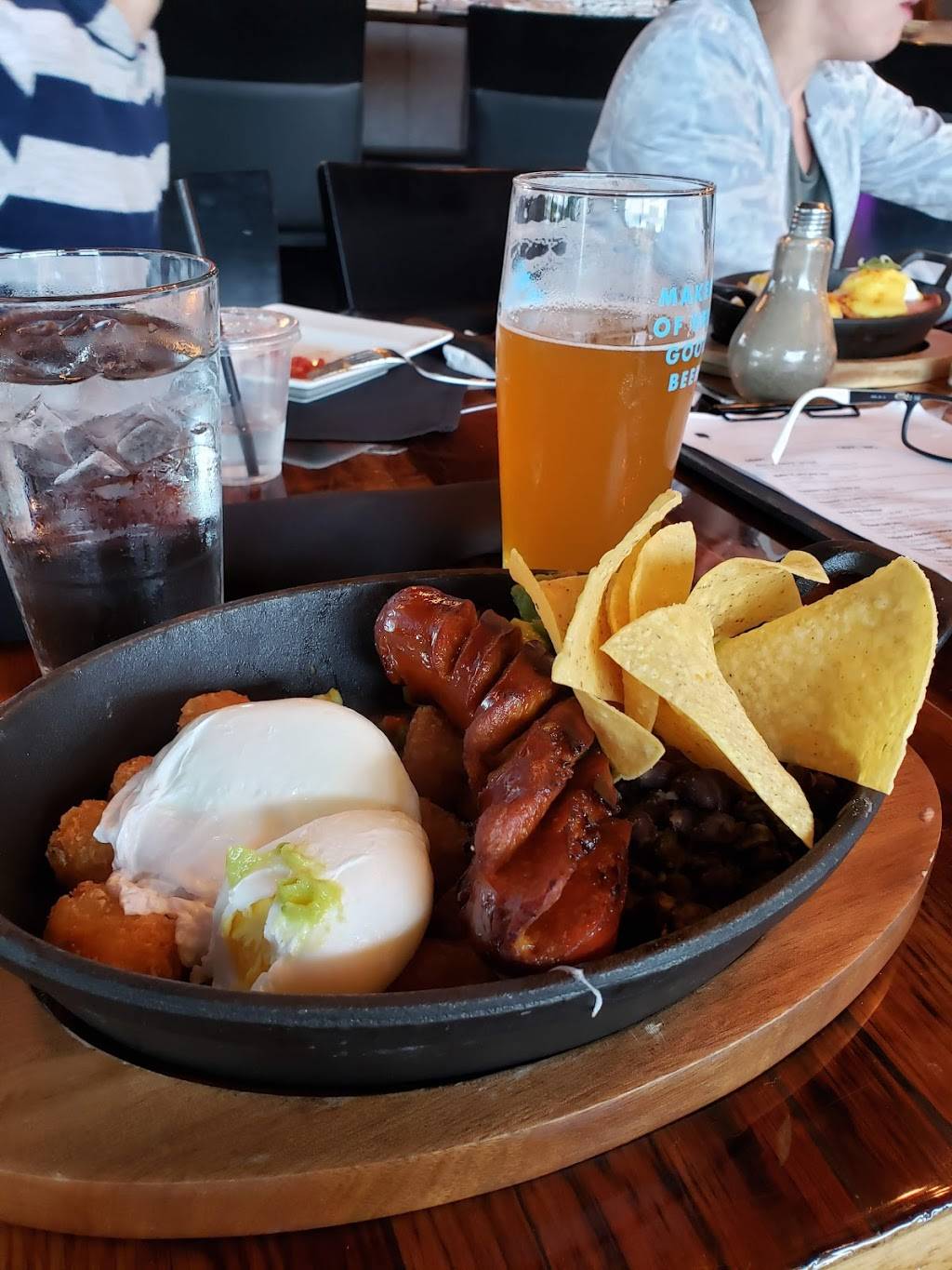 Crust & Crate Fast Fired Pizza Pub | restaurant | 2018 Ogilvie Rd, Gloucester, ON K1J 7N9, Canada | 6136566567 OR +1 613-656-6567