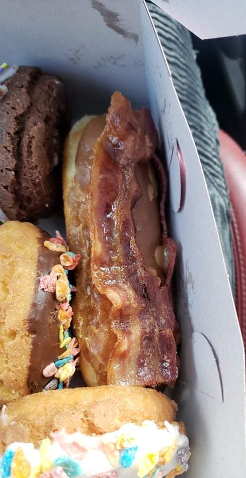 Jons Donuts | bakery | 507 W Willow St, Long Beach, CA 90806, USA | 5629800042 OR +1 562-980-0042