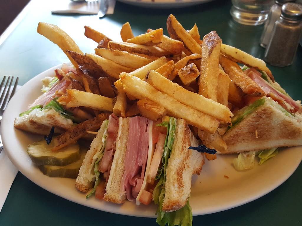 Miss Lyndonville Diner | restaurant | 686 Broad St, Lyndonville, VT 05851, USA | 8026269890 OR +1 802-626-9890