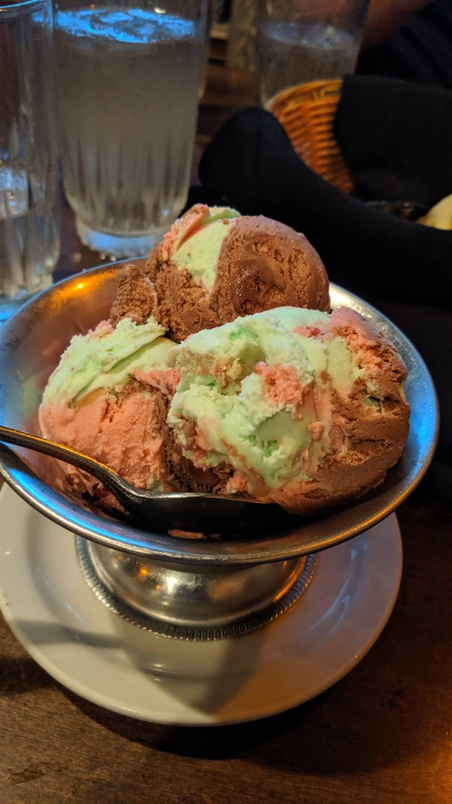 Domenicos Italian Restaurant | restaurant | 3702 W Truman Blvd # 225, Jefferson City, MO 65109, USA | 5738935454 OR +1 573-893-5454