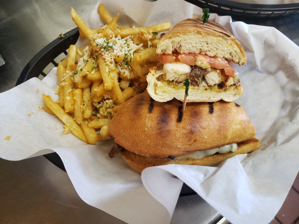 Turkey Creek Bar & Grill | restaurant | 1525 CA-193, Lincoln, CA 95648, USA | 9164349473 OR +1 916-434-9473