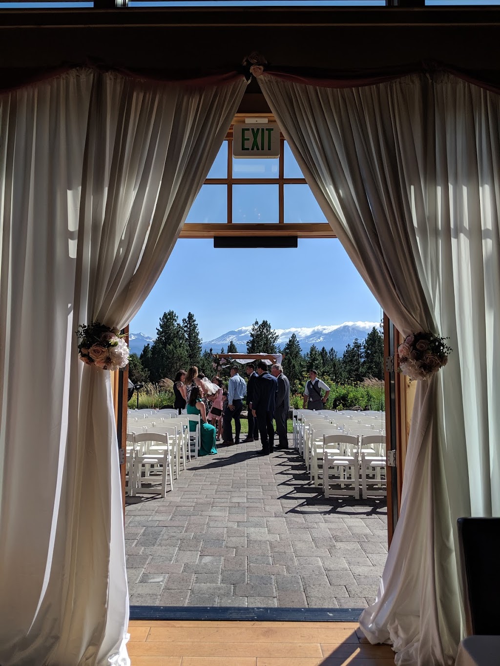 Brand 33 | restaurant | 16900 Aspen Lakes Dr, Sisters, OR 97759, USA | 5415493663 OR +1 541-549-3663