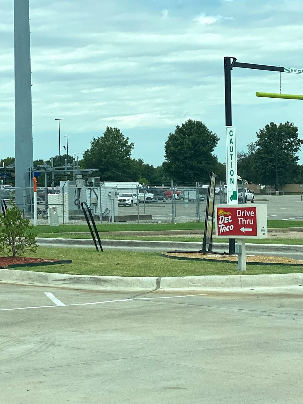 Del Taco | restaurant | 9637 E 71st St, Tulsa, OK 74133, USA | 5393671595 OR +1 539-367-1595