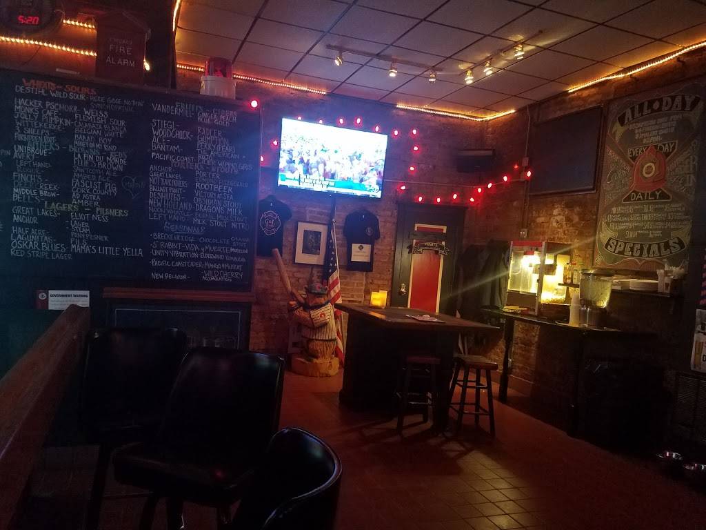 Grace & Leavitt Tavern | restaurant | 2157 W Grace St, Chicago, IL 60618, USA | 7734721138 OR +1 773-472-1138