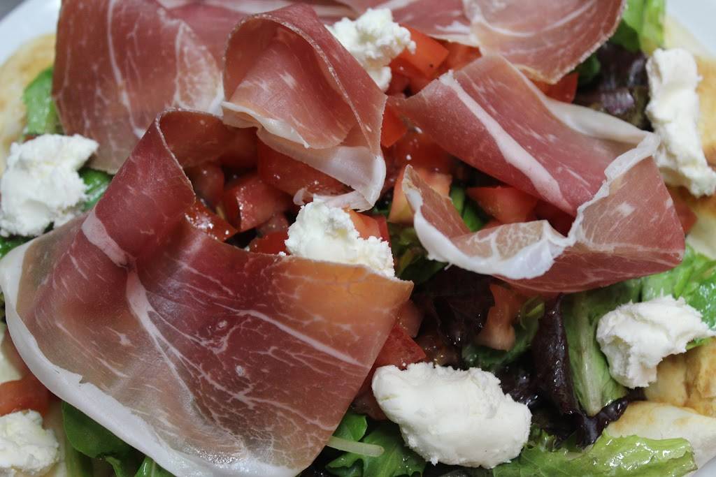 Robertos | restaurant | 2622 Yonge St, Toronto, ON M4P 2J4, Canada | 4164892153 OR +1 416-489-2153