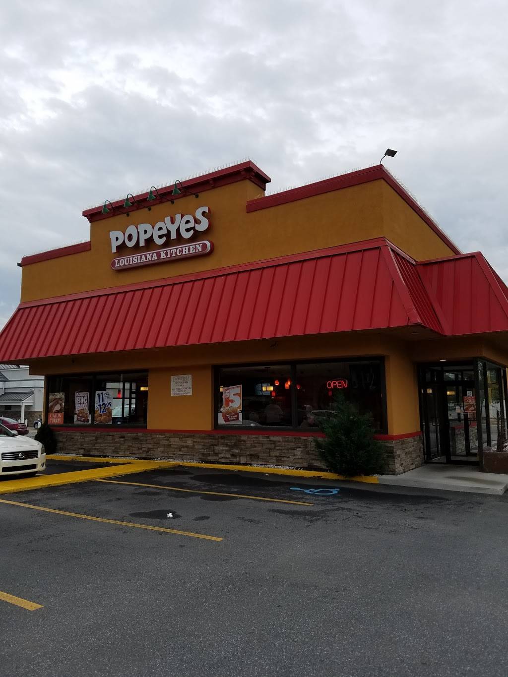 Popeyes Louisiana Kitchen | restaurant | 1700 Capitol Trail, Newark, DE 19711, USA | 3027315755 OR +1 302-731-5755