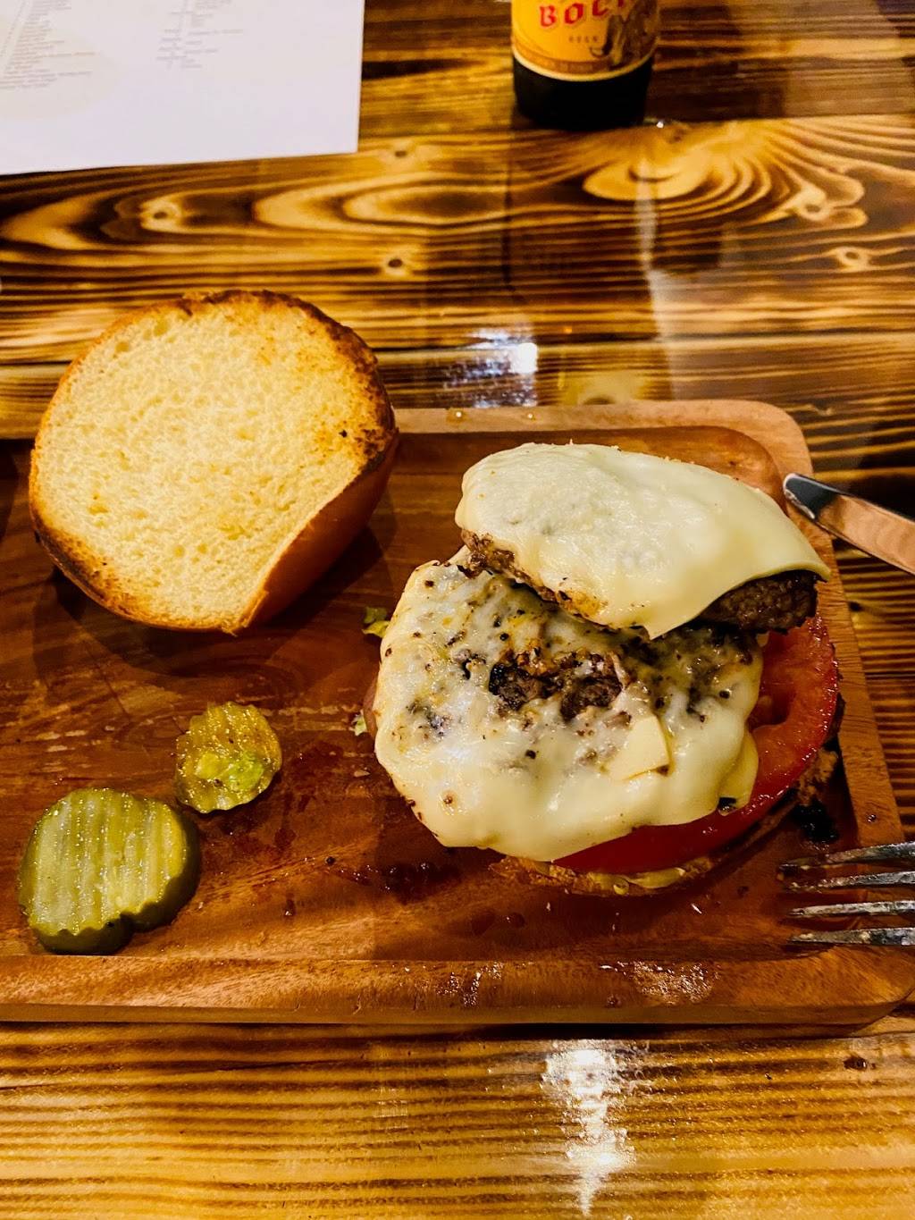 John Henrys Grill | restaurant | 233 Broad St, Rome, GA 30161, USA | 7062376326 OR +1 706-237-6326