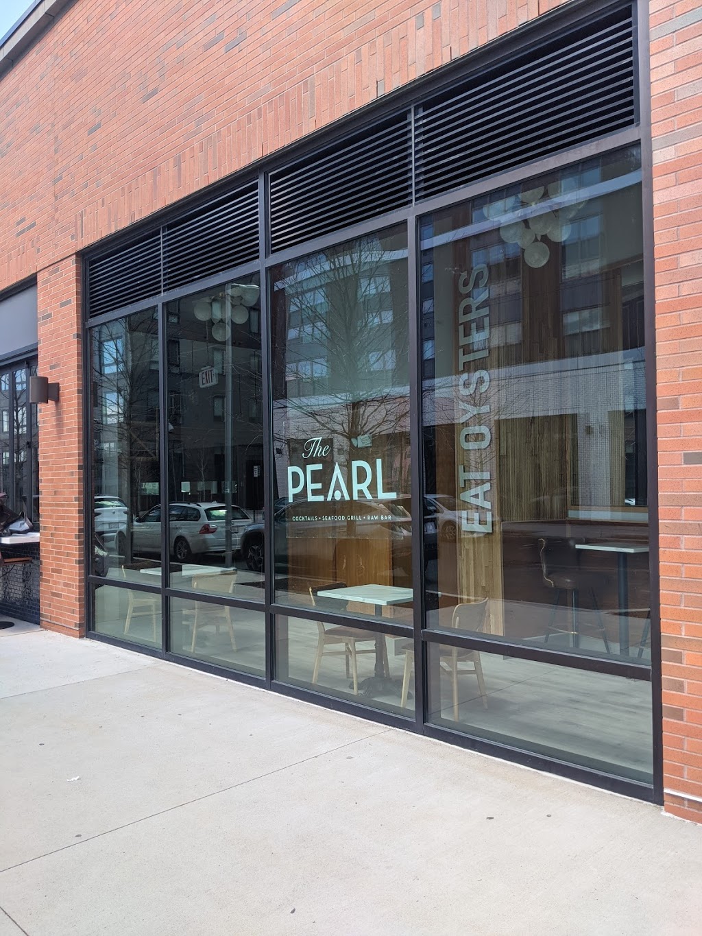 The Pearl | restaurant | 20b District Ave, Dorchester, MA 02125, USA | 6172888810 OR +1 617-288-8810