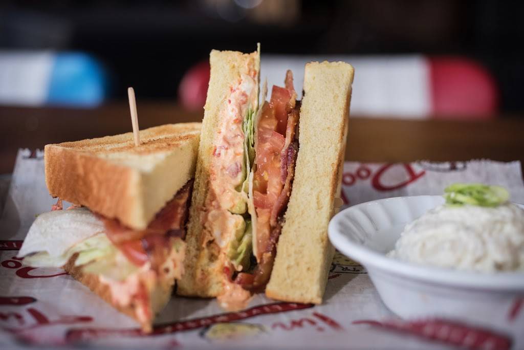 Tin Roof | restaurant | 32 Market Pl, Baltimore, MD 21202, USA | 4438738137 OR +1 443-873-8137