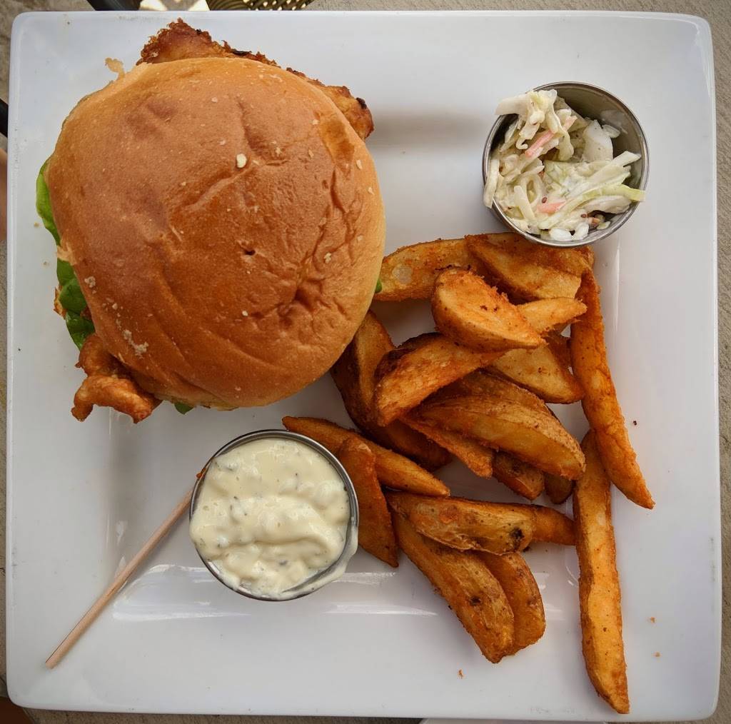 Claddagh Irish Pub | restaurant | 1702 Commons Dr, Geneva, IL 60134, USA | 6302080337 OR +1 630-208-0337