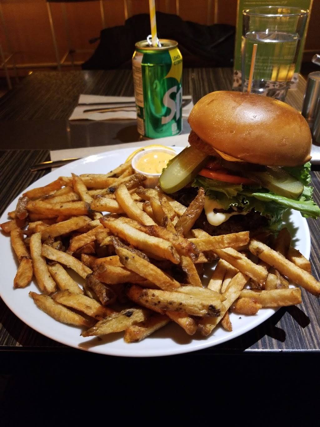 Chez Victor | restaurant | 2360 Ch Ste-Foy, Québec, QC G1V 4H2, Canada | 4183530905 OR +1 418-353-0905