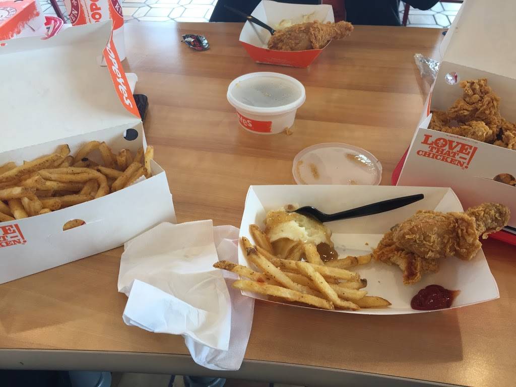 Popeyes Louisiana Kitchen | restaurant | 541 Lake Ave, Rochester, NY 14613, USA | 5853194879 OR +1 585-319-4879