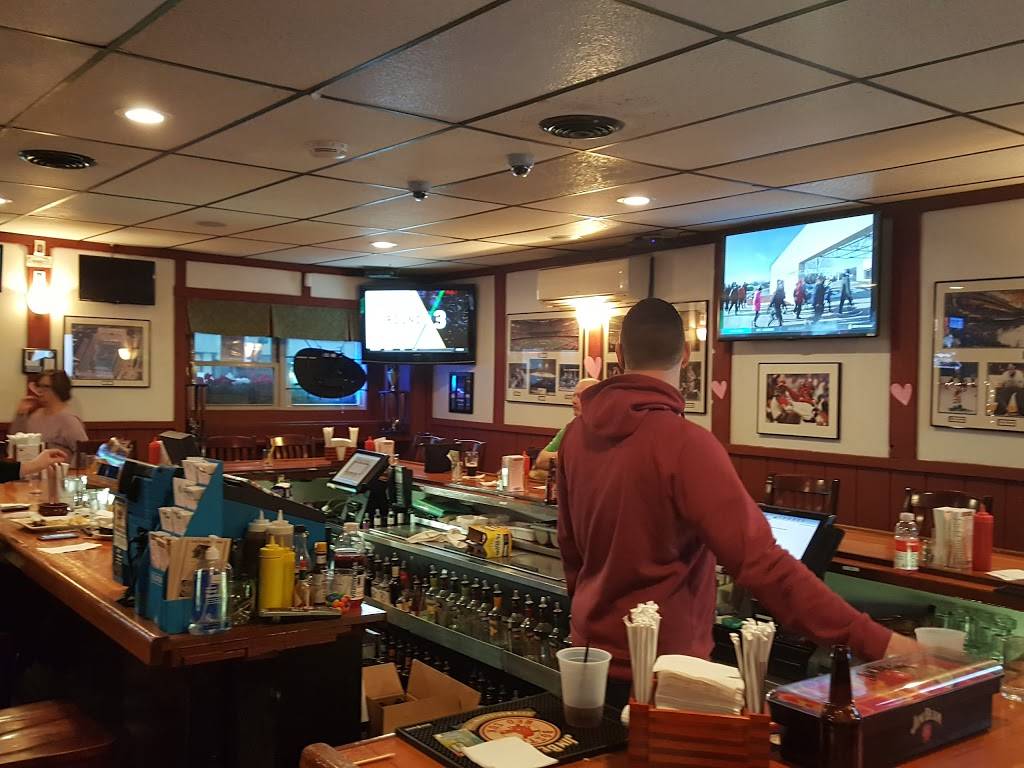 Lazy Dog Sports Bar | restaurant | 328A Broadway, Lynn, MA 01904, USA | 7814771988 OR +1 781-477-1988