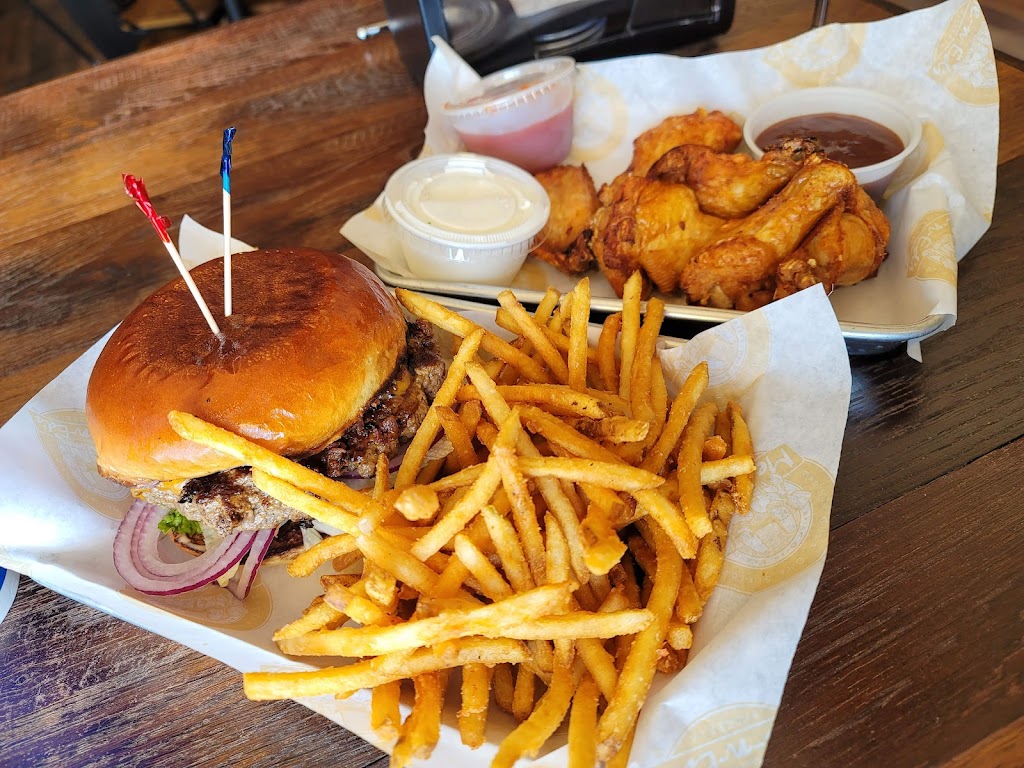 Me-n-Eds Pizzeria and Crafthouse | restaurant | 560 Betteravia Rd, Santa Maria, CA 93454, USA | 8053547214 OR +1 805-354-7214