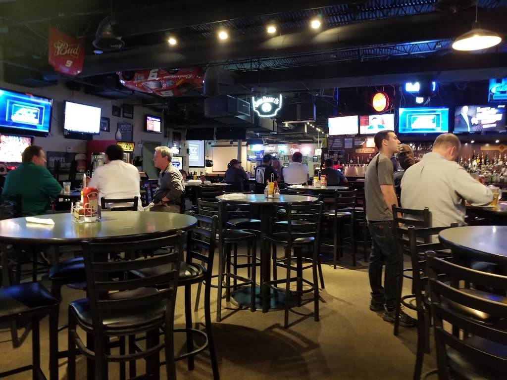 Bench Warmers Sports Grill | restaurant | 2775 Clairmont Rd, Atlanta, GA 30329, USA | 4043210303 OR +1 404-321-0303