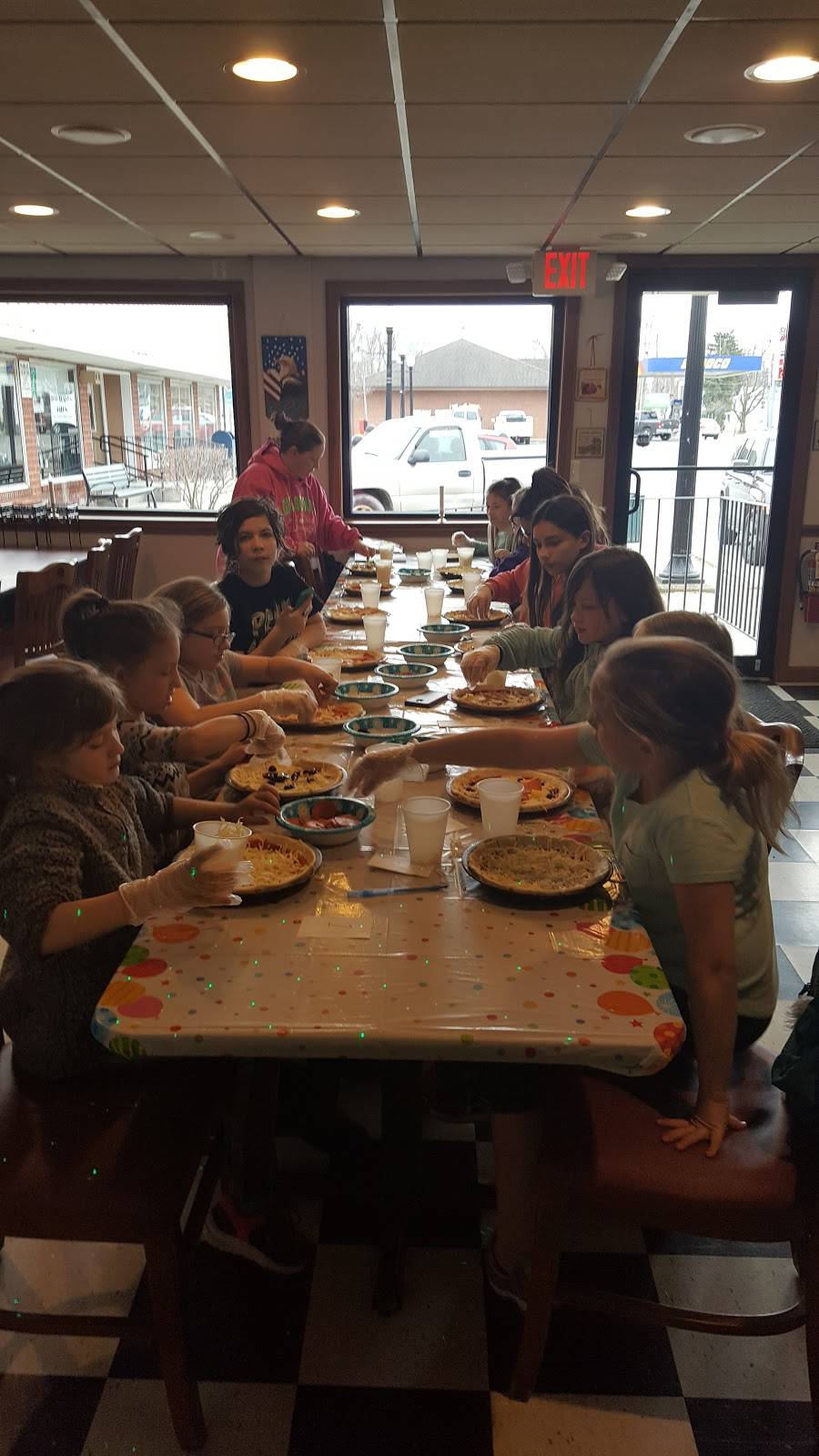 LaGrange Village Pizza | restaurant | 118 Public Square, Lagrange, OH 44050, USA | 4403555199 OR +1 440-355-5199