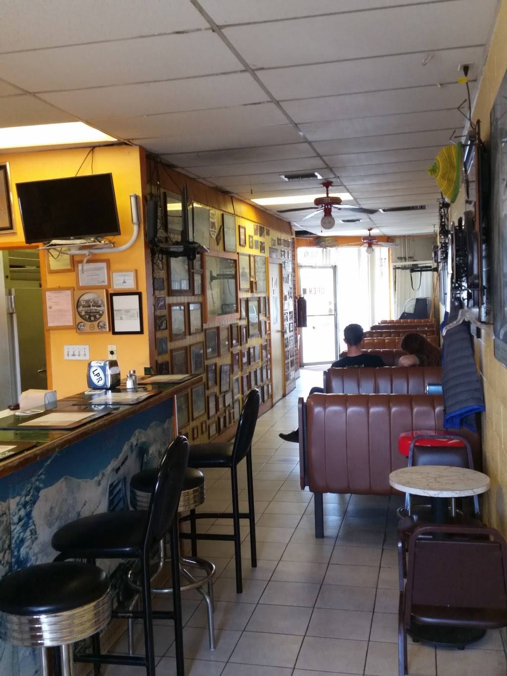Hound Dog Hot Dog Shop | restaurant | 2802, 8749 Glenoaks Blvd, Sun Valley, CA 91352, USA | 8187689712 OR +1 818-768-9712