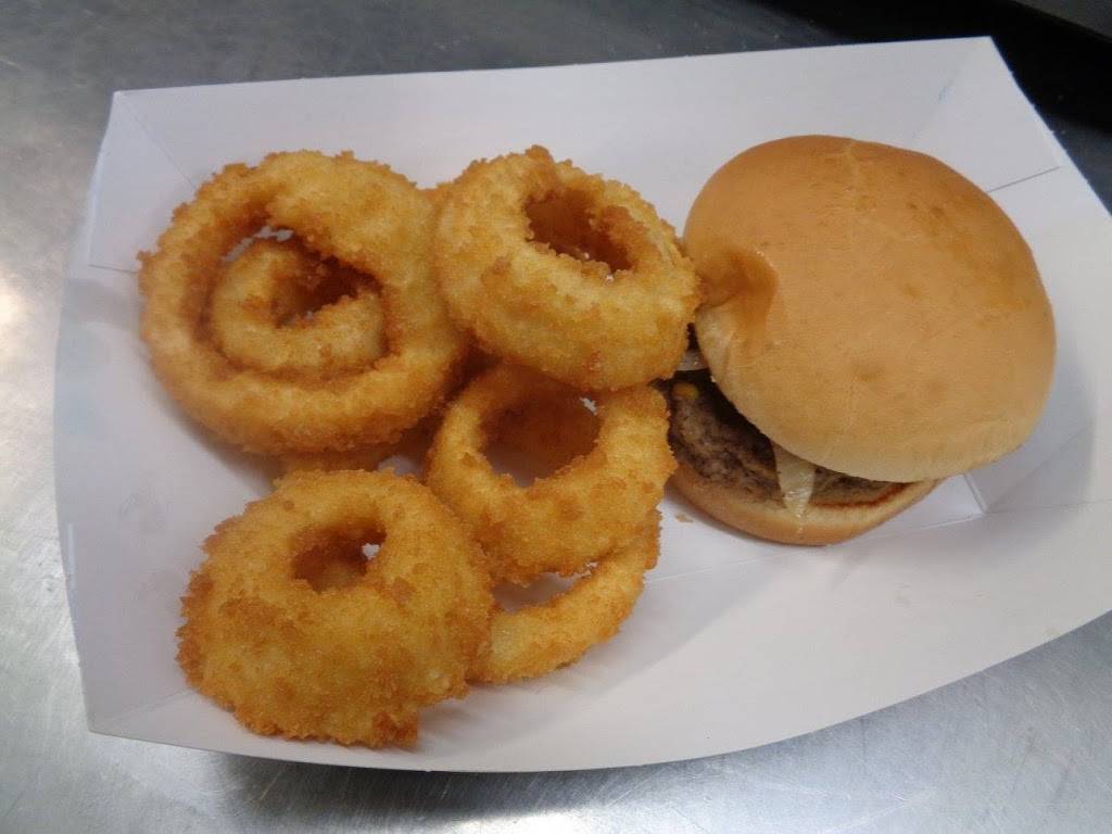 Bulls Eye Grill | restaurant | 3408 E Red Rock Rd, Yoder, KS 67585, USA | 6204652855 OR +1 620-465-2855