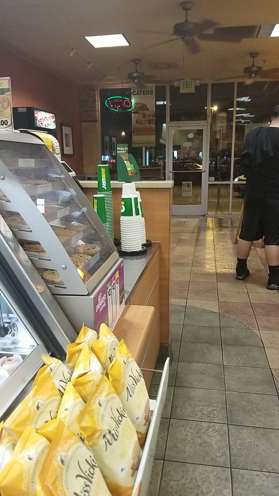 Subway | restaurant | 386 W Ashlan Ave, Clovis, CA 93612, USA | 5592920335 OR +1 559-292-0335