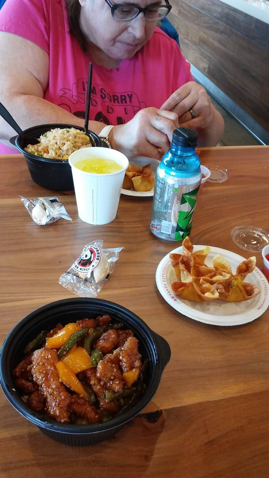 Panda Express | restaurant | 3714 39th Ave Dr, Moline, IL 61265, USA | 3097577627 OR +1 309-757-7627