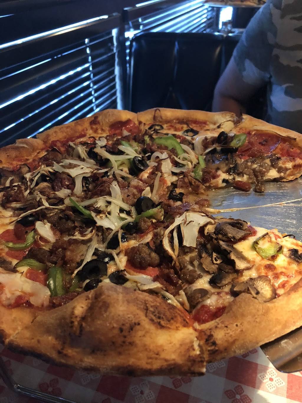 Marios Pizza | restaurant | 13708 FM3005, Galveston, TX 77554, USA | 4094435556 OR +1 409-443-5556