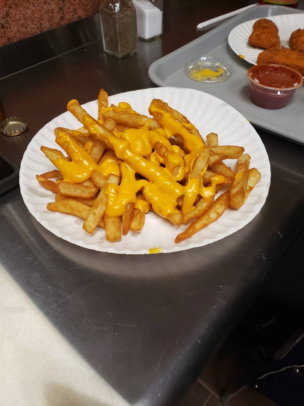 T & J Hot Dog Grill | restaurant | 538a Broadway, Bayonne, NJ 07002, USA | 2018581960 OR +1 201-858-1960