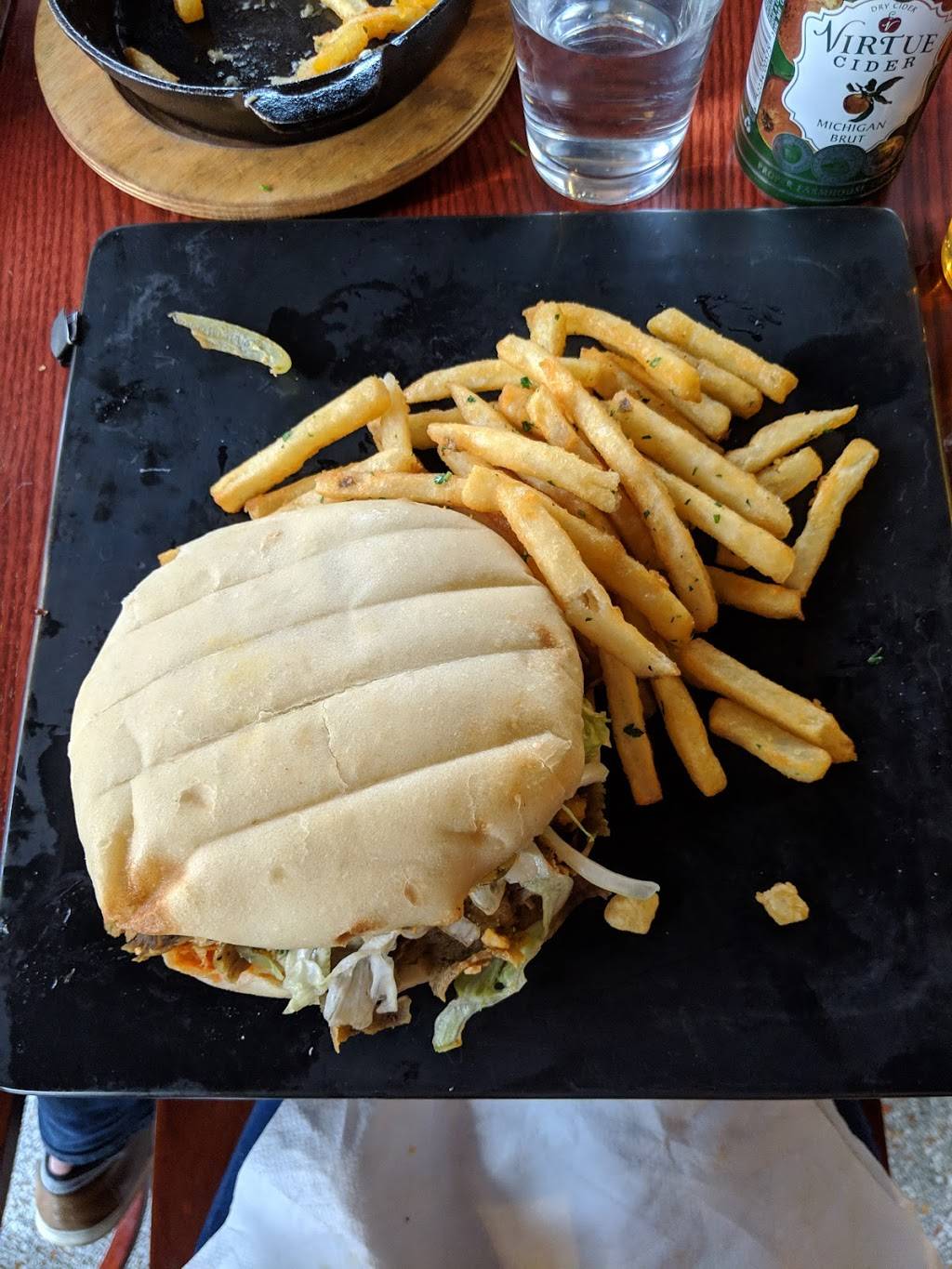 Zivio Modern European Tavern and Grill | restaurant | 724 Wealthy St SE, Grand Rapids, MI 49503, USA | 6166083534 OR +1 616-608-3534