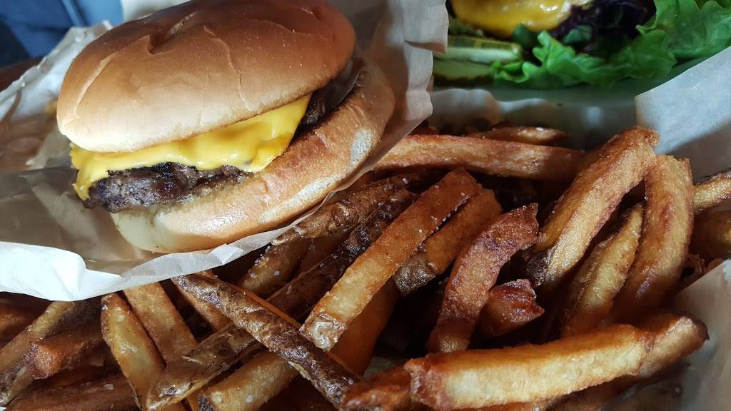 Lorettas Northwesterner | restaurant | 8617 14th Ave S, Seattle, WA 98108, USA | 2063279649 OR +1 206-327-9649