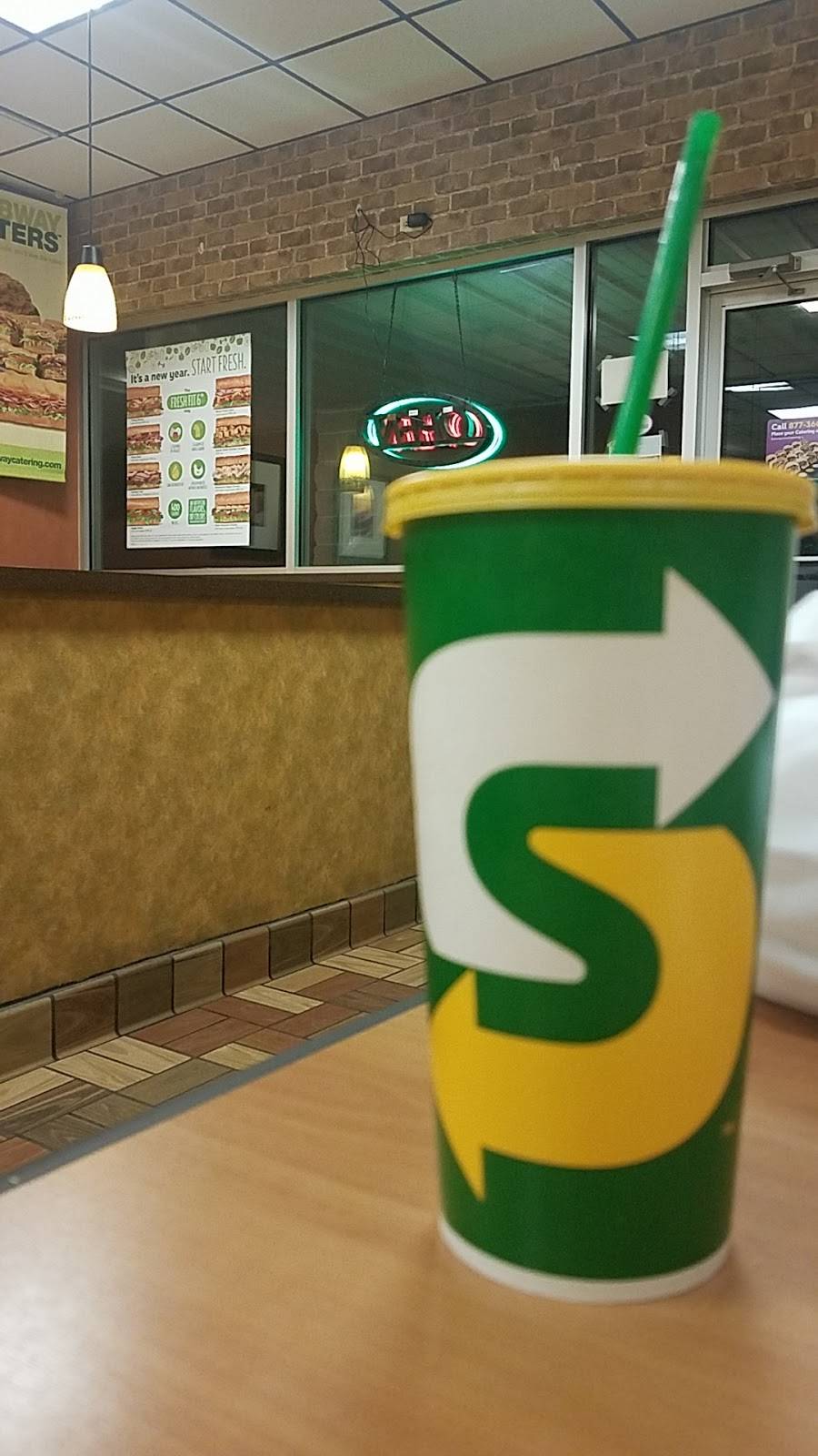 Subway | restaurant | 34 W Pioneer Rd, Fond du Lac, WI 54935, USA | 9209233100 OR +1 920-923-3100