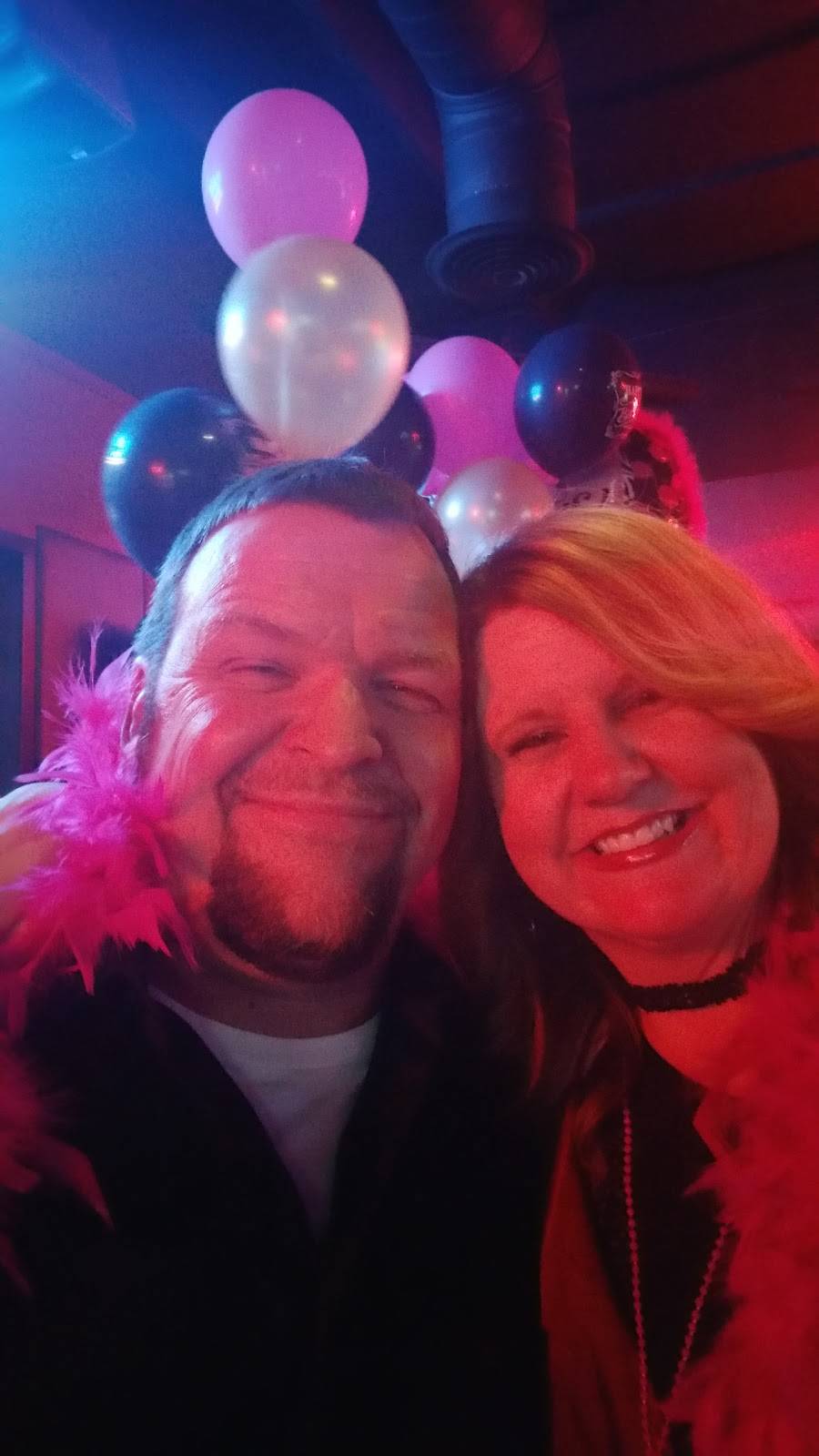 Elliotts Bar | restaurant | 1560 E Nees Ave, Fresno, CA 93720, USA | 5592979425 OR +1 559-297-9425