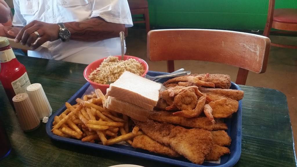 J. Anthonys Seafood Cafe | restaurant | 3702 SE Military Dr, San Antonio, TX 78223, USA | 2105709999 OR +1 210-570-9999