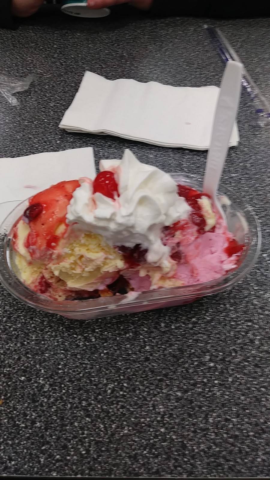 Braums Ice Cream & Burger Restaurant | restaurant | 825 S 1st St, Madill, OK 73446, USA | 5807953777 OR +1 580-795-3777