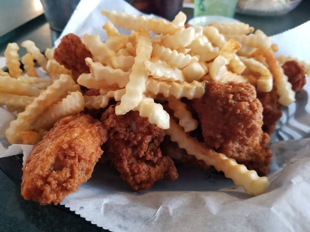 River Street Pier | restaurant | 1984 Velp Ave, Green Bay, WI 54303, USA | 9204900017 OR +1 920-490-0017