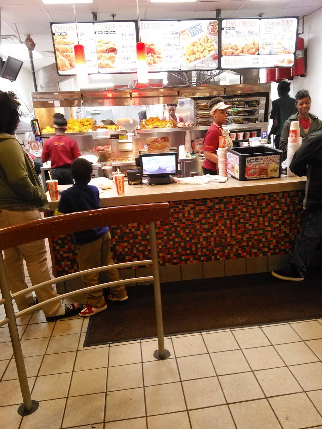 Popeyes Louisiana Kitchen | restaurant | 4624 Elvis Presley Blvd, Memphis, TN 38116, USA | 9013966382 OR +1 901-396-6382