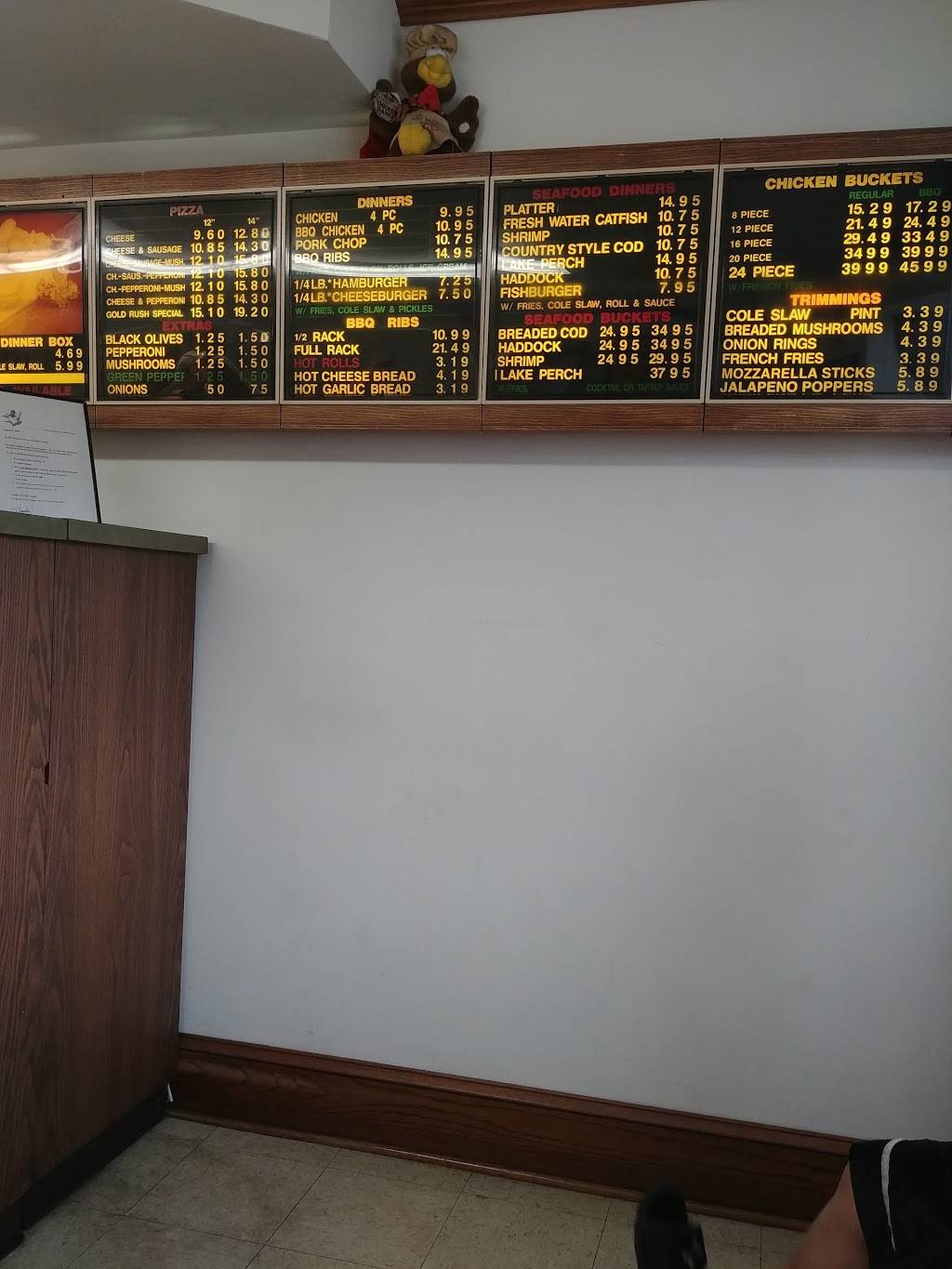 Gold Rush Chicken Carry Out | restaurant | 3500 S Howell Ave, Milwaukee, WI 53207, USA | 4144814010 OR +1 414-481-4010